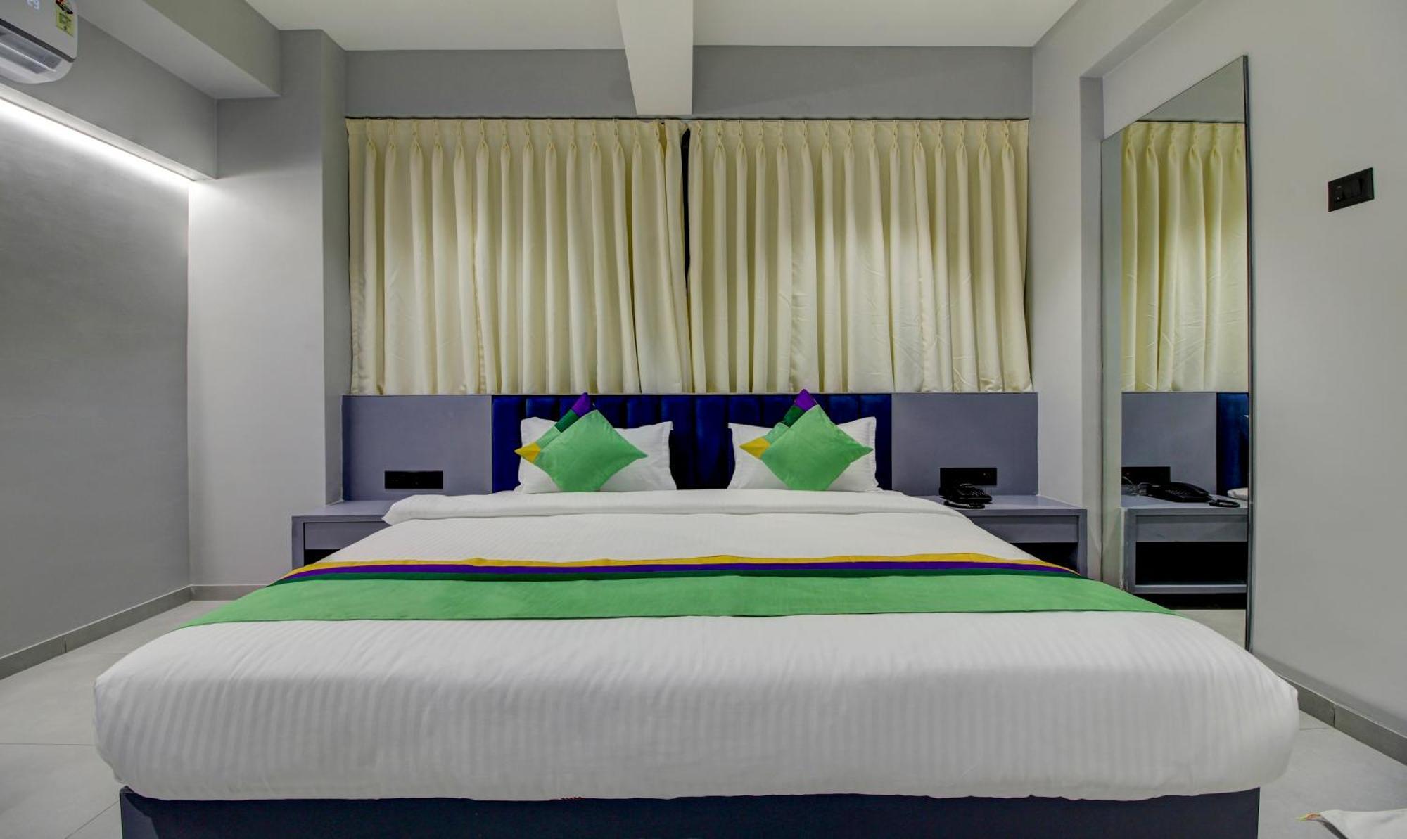 Comfort Inn Baner- Indian Nationals Only Пюн Екстериор снимка