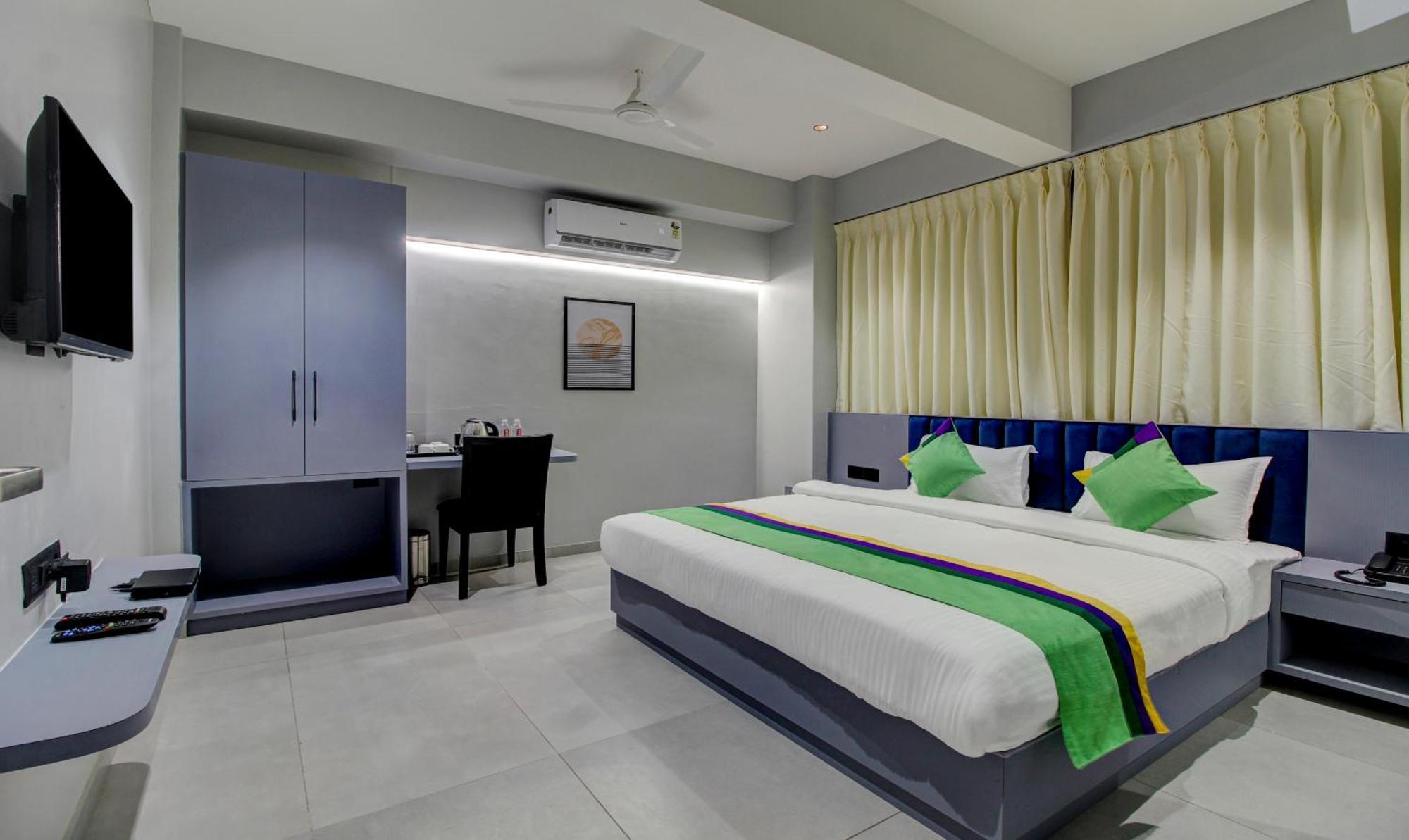Comfort Inn Baner- Indian Nationals Only Пюн Екстериор снимка